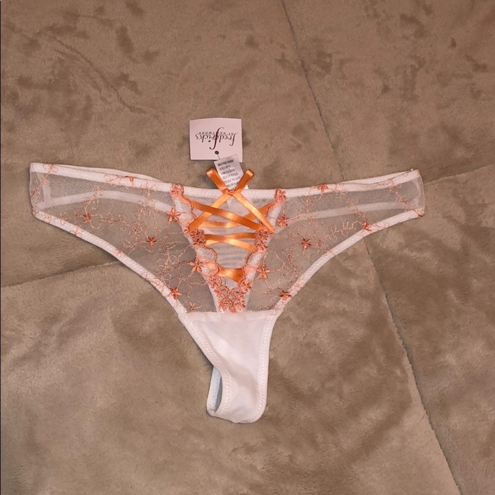 💋Frederick’s of Hollywood Sheer Thong, XS